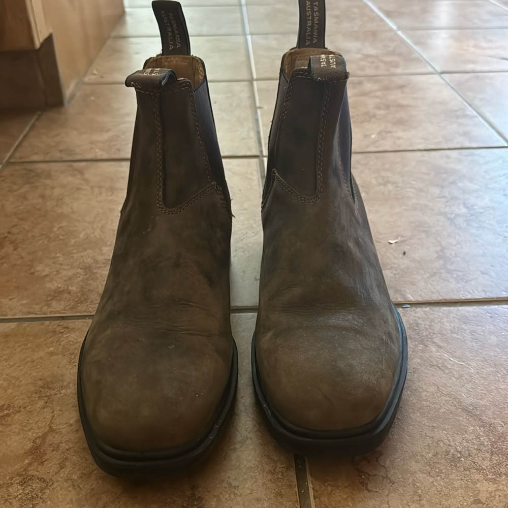 Men’s size 7 Blundstone women’s size 9